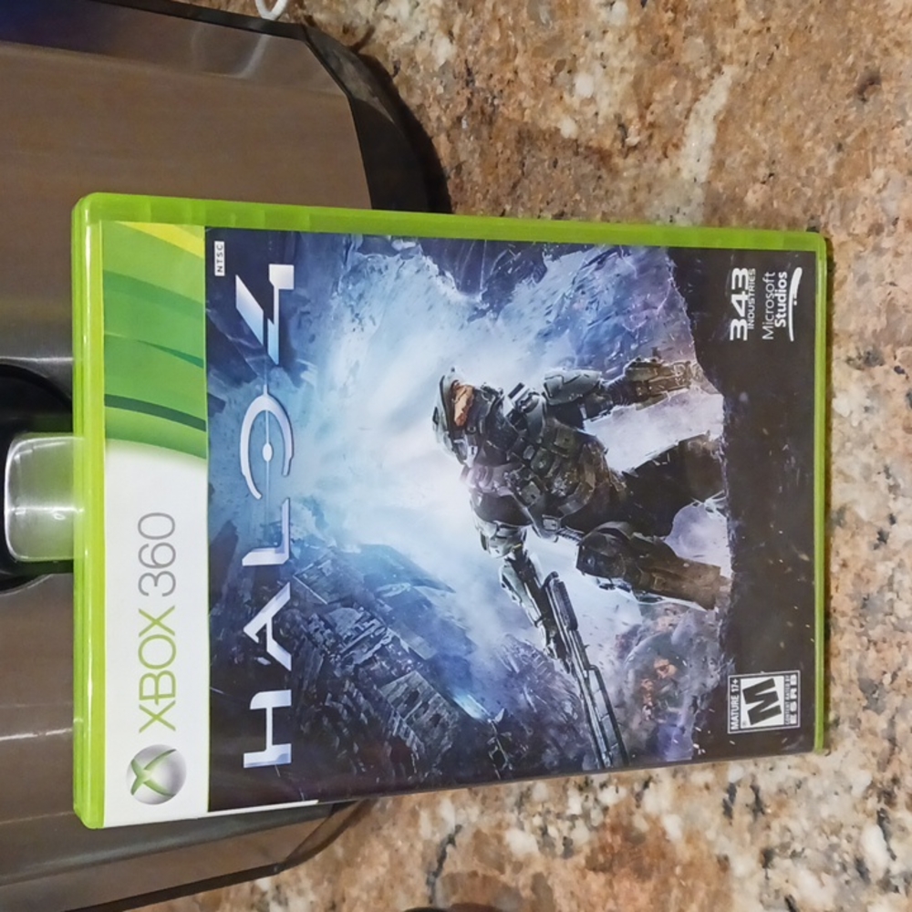 XBox 360- Halo 4 (2 discs)